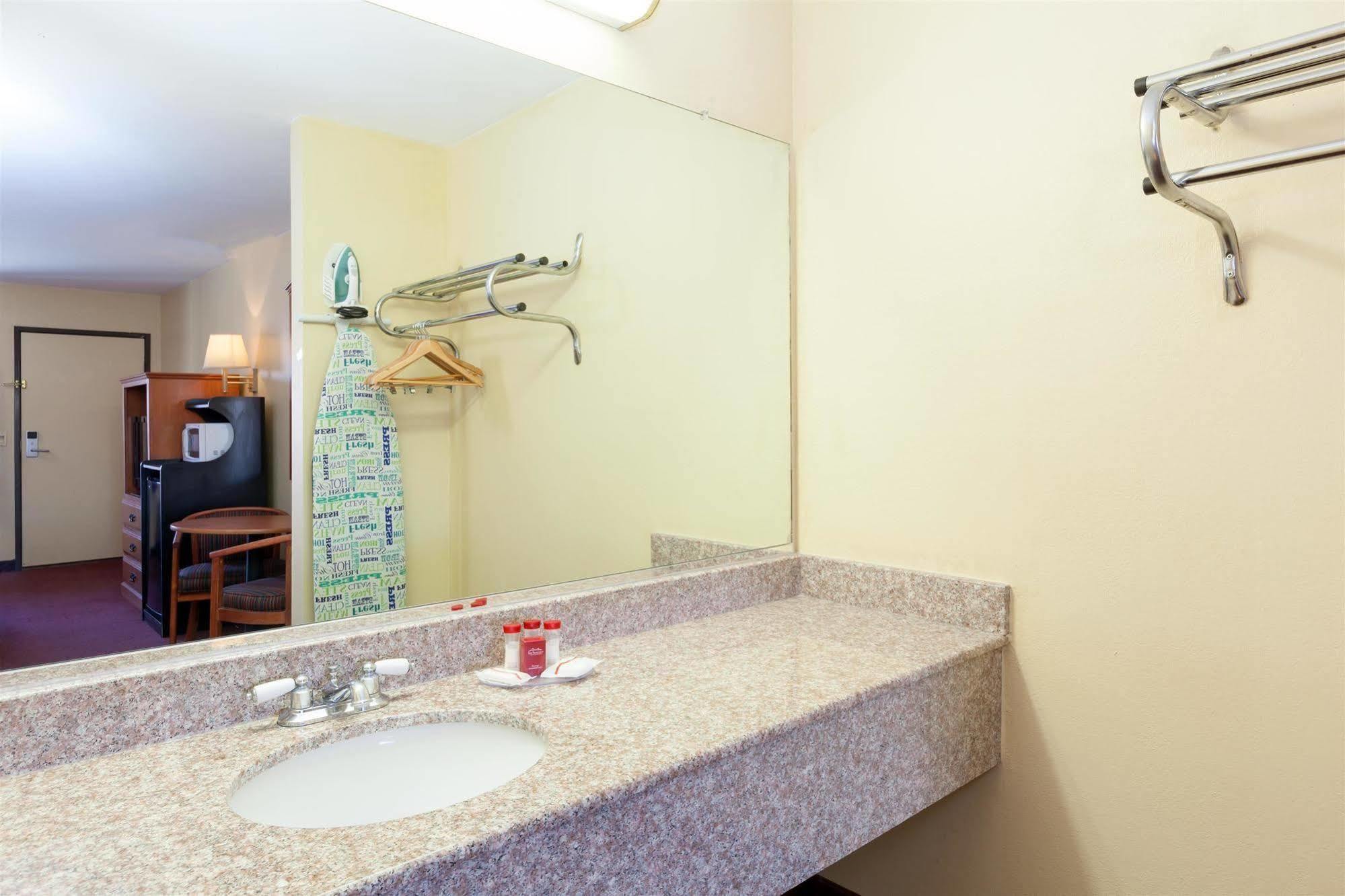America'S Best Value Inn & Suites Bakersfield Central Εξωτερικό φωτογραφία