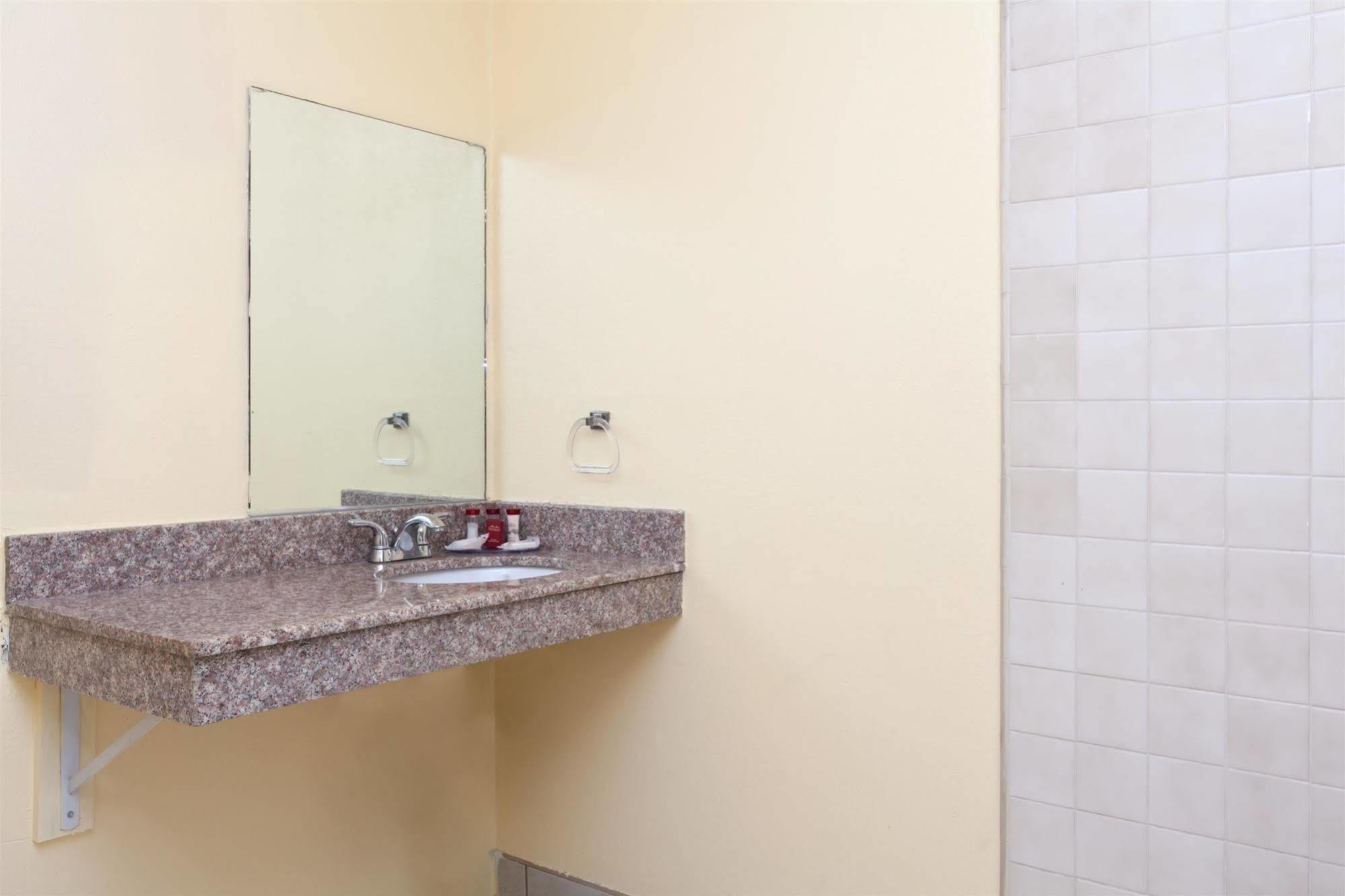 America'S Best Value Inn & Suites Bakersfield Central Εξωτερικό φωτογραφία