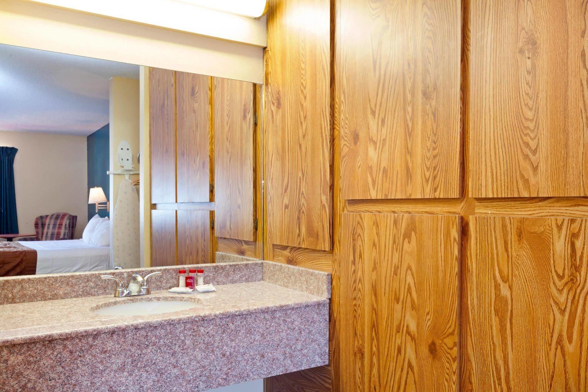 America'S Best Value Inn & Suites Bakersfield Central Εξωτερικό φωτογραφία