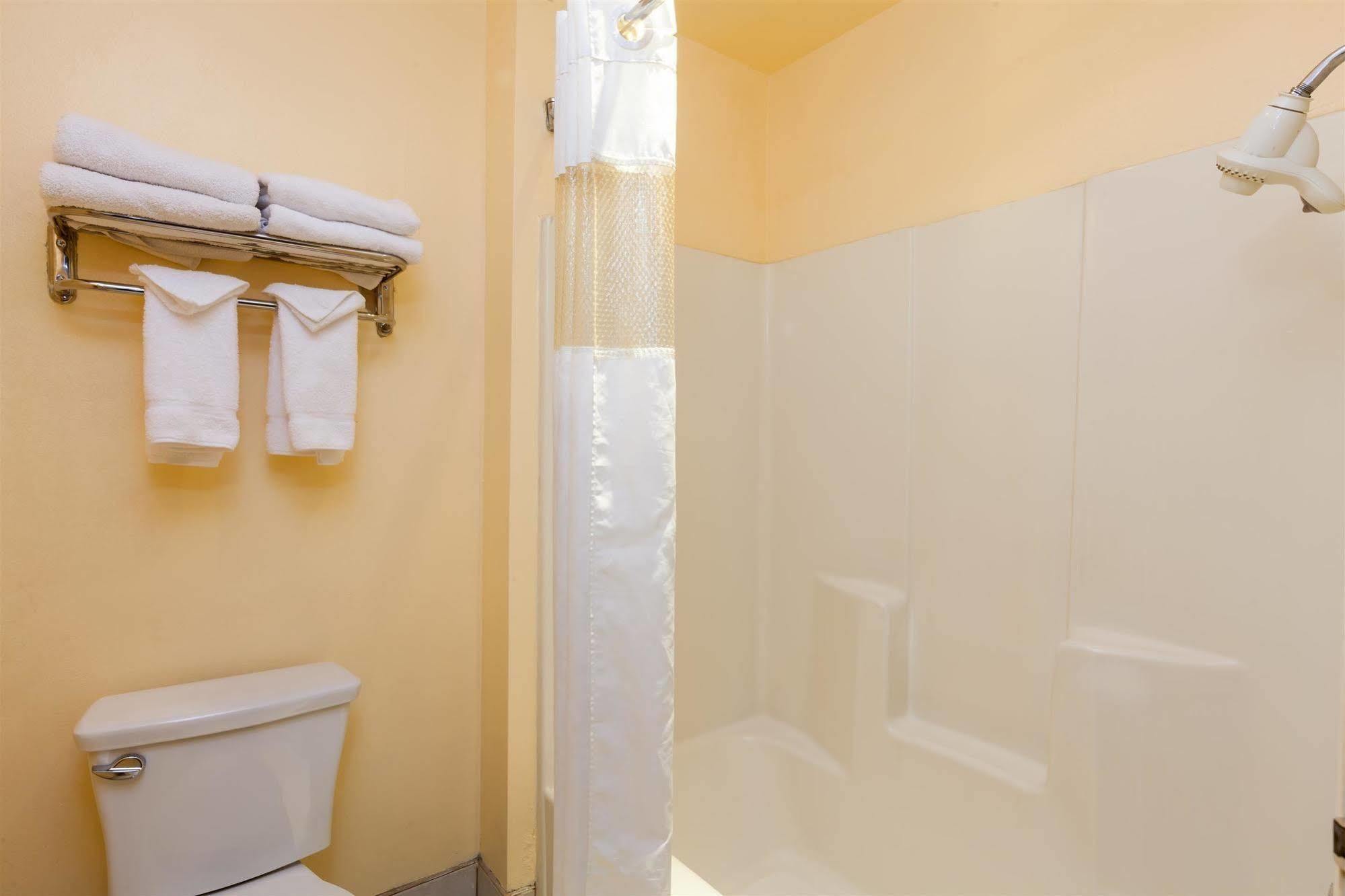 America'S Best Value Inn & Suites Bakersfield Central Εξωτερικό φωτογραφία