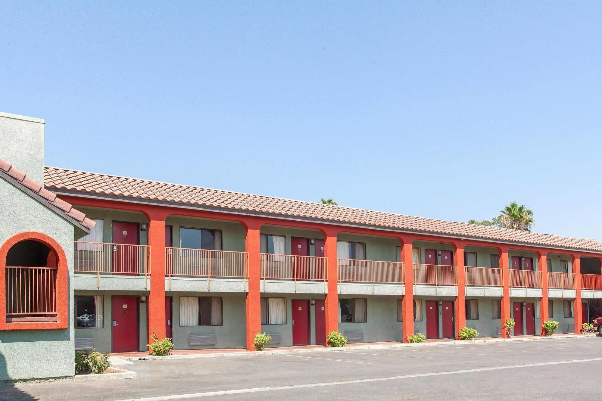 America'S Best Value Inn & Suites Bakersfield Central Εξωτερικό φωτογραφία